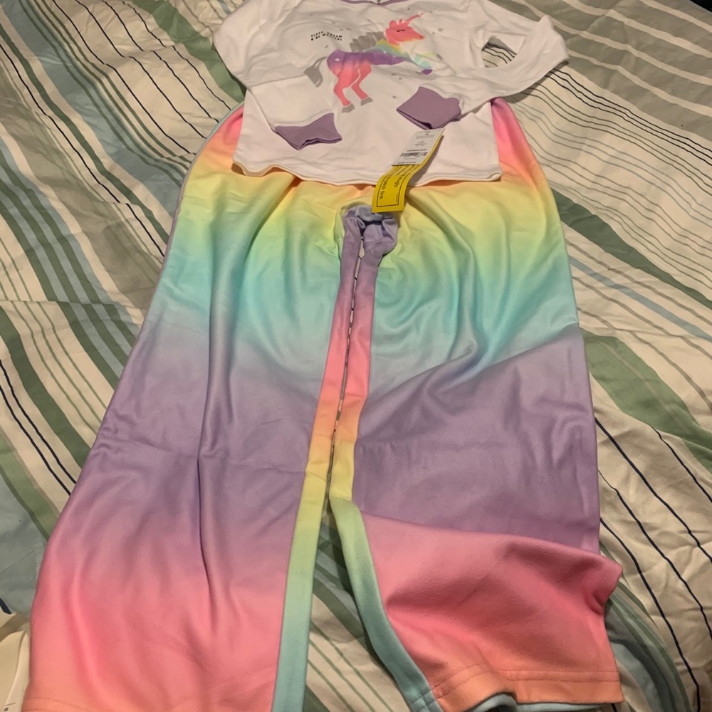 Carter’s Girls two-piece Unicorn pj’s. Size 10